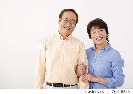 Senior couple sticking closely together Senior couple sticking closely together 20846290