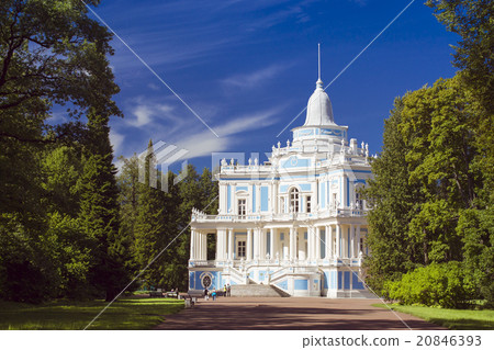 Sliding Hill pavilion in the English alley 20846393