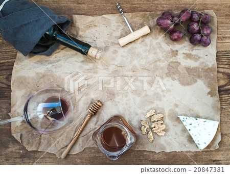 Wine and appetizer set with copy space in center Wine and appetizer set with copy space in center 20847381