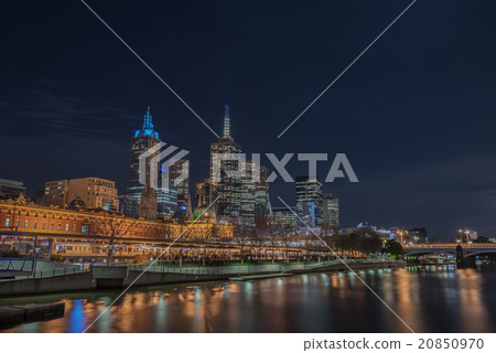 Yarra River and Flinders Street Station   20850970
