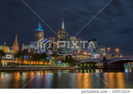 Skyline of Melbourne city and Princess Bridge Skyline of Melbourne city and Princess Bridge 20851024