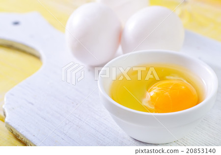 raw eggs 20853140