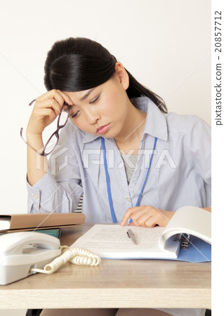 疲勞,書桌工作 疲勞,書桌工作 20857712