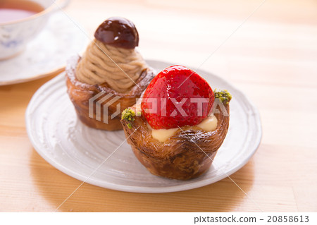 Custard pie cake 20858613
