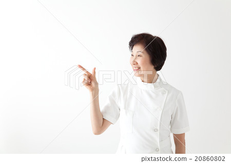 Working female nurse nurse pointing copy space 20860802