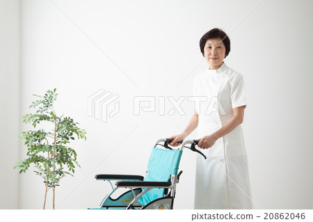 職業女性女性輪椅護士成熟的中間女人 20862046