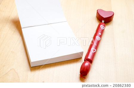 Blank Note paper and red heart shape pen on wood  20862380