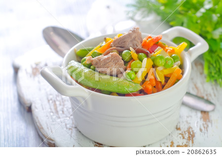 baked vegetables with meat 20862635