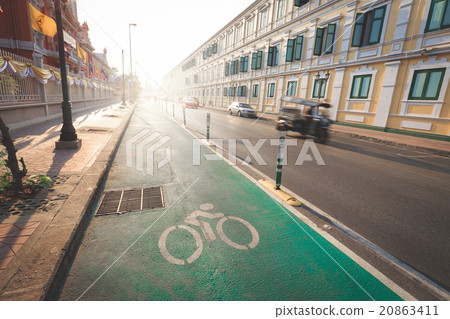 Green bike lane Green bike lane 20863411