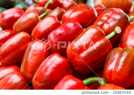 sweet pepper ( green pepper ) in market 20863549