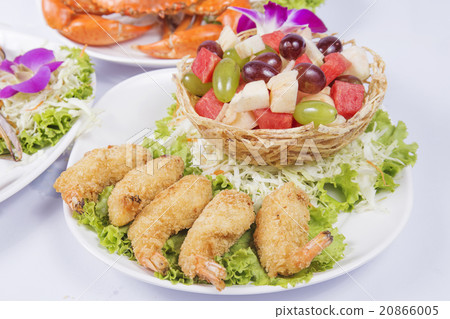 Deep fried Shrimp fruit salad 20866005