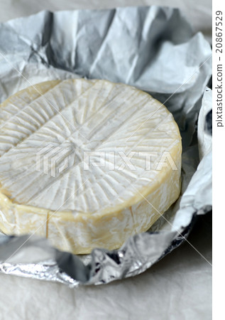 Whole round camembert cheese Whole round camembert cheese 20867529