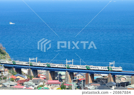 Limited Express dancer of the Tokaido Line going through a railway bridge overlooking Sagami Bay 20867884