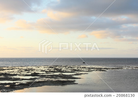 Okinawa early morning sea 20868130