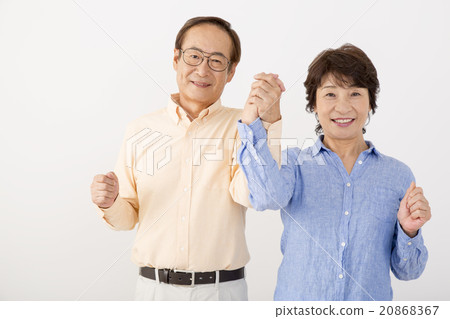 Familiar senior couple connecting hands 20868367