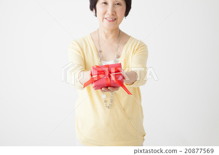 中年婦女與禮物 中年婦女與禮物 20877569