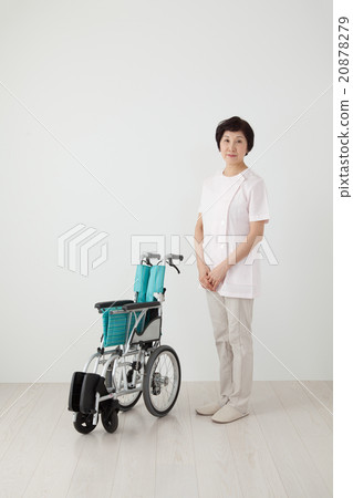 A lawyer standing by the wheelchair (how to use a wheelchair) A lawyer standing by the wheelchair (how to use a wheelchair) 20878279
