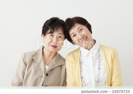 Middle women · Senior women close friends Middle women · Senior women close friends 20878720