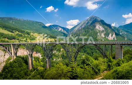 Djurdjevic Bridge over the Tara River Canyon 20881005