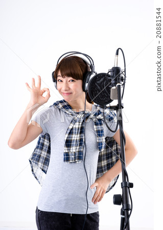 A young lady to sing 20881544