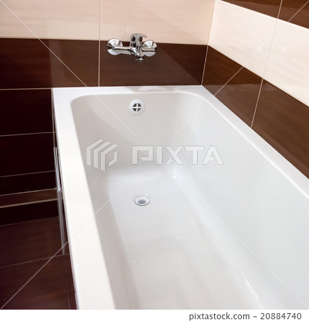 White luxury bathtub in bathroom White luxury bathtub in bathroom 20884740