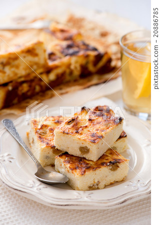 Appetizing cottage cheese casserole with raisins 20886785