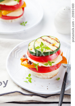 Grilled vegetables and cheese gratin  20891480