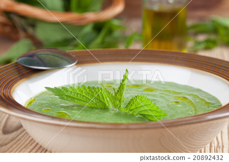 Nettle cream soup 20892432