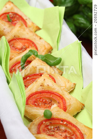 Puff pastry with cheese and tomatoes Puff pastry with cheese and tomatoes 20892729