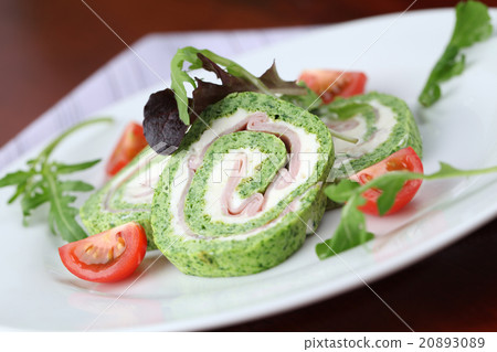 Spinach roll with cheese and ham 20893089