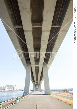 A tourist image showing the area beneath an elevated highway (Metropolitan Expressway). 20898536