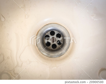Close up of old water drain of bathtub with stains Close up of old water drain of bathtub with stains 20900580