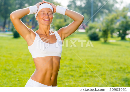 Woman runner Woman runner 20903961
