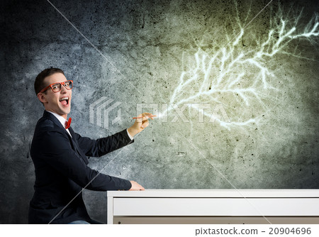 Smart guy draw on wall Smart guy draw on wall 20904696