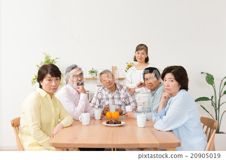 Active Senior 20905019