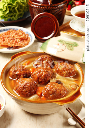 Braised pork balls in soy sauce 20910245
