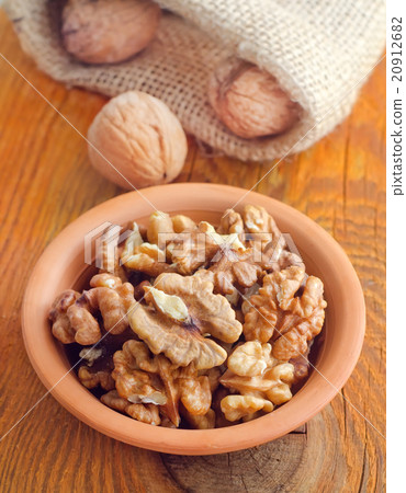 walnuts walnuts 20912682