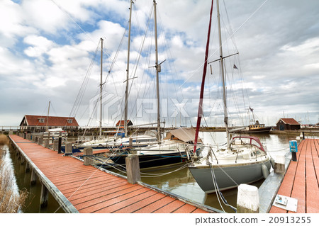 yachts on harbor in Hindeloopen yachts on harbor in Hindeloopen 20913255