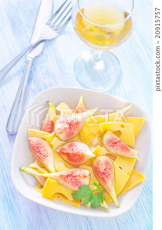 cheese with figs 20915757