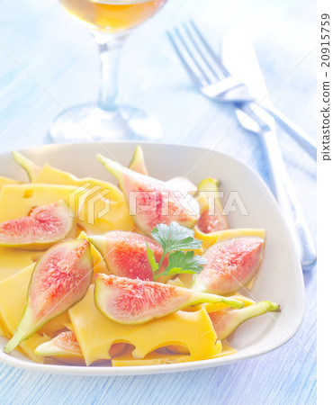 cheese with figs 20915759