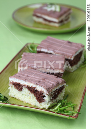 Zucchini cake 20916388