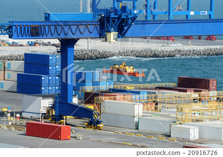 Loading goods at cargo port using big cranes 20916726