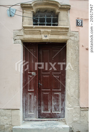 Beautiful old wooden door Beautiful old wooden door 20917947