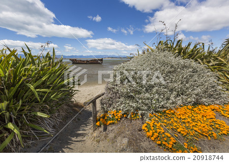 Calm seas of the Abel Tasman National Park Calm seas of the Abel Tasman National Park 20918744