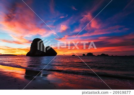 Sunset on Pranang beach. Railay, Krabi, Thailand 20919877