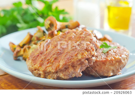 burgers with fried mushrooms 20926063