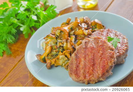 burgers with fried mushrooms 20926065