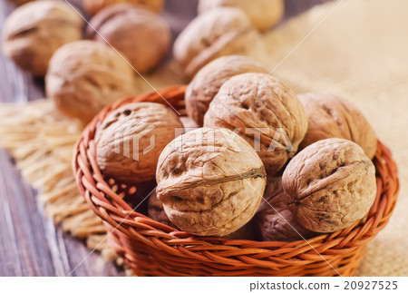 walnuts walnuts 20927525