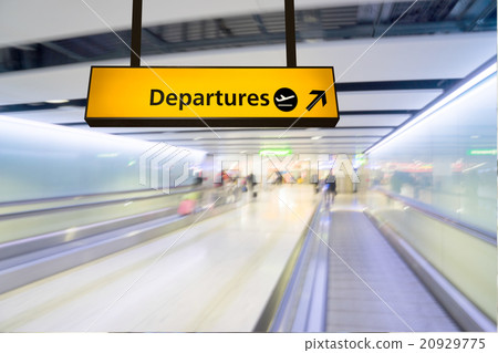Flight, arrival and departure board at the airport 20929775