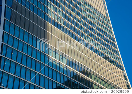 Office building and reflection in London,  20929999